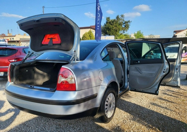 Volkswagen Passat cena 9900 przebieg: 232565, rok produkcji 2003 z Stawiszyn małe 379